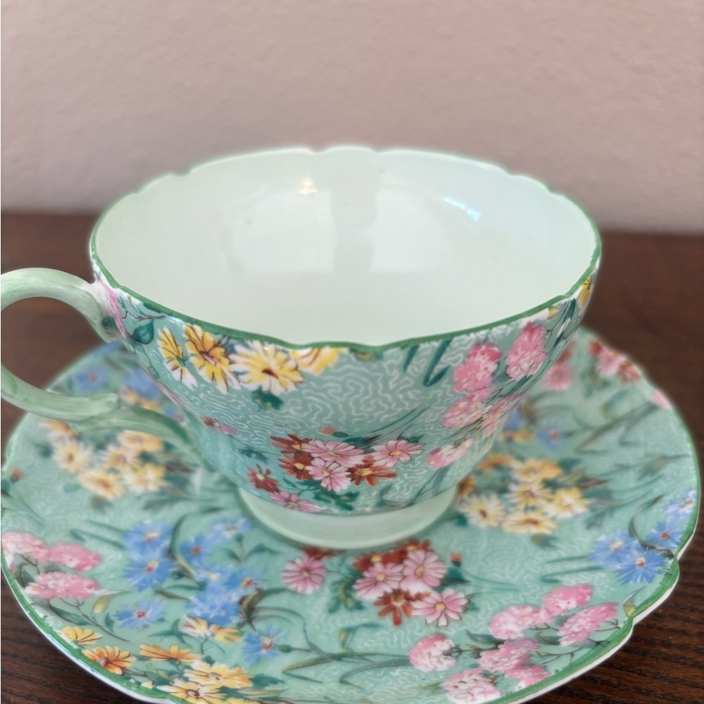vintage Shelley fine bone china teacup and saucer set in the "Melody" pattern - Picture 2 of 12
